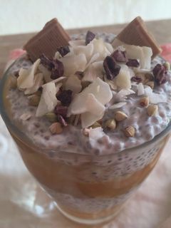 Una foto de Pudin de Chia con mermelada de albaricoque
