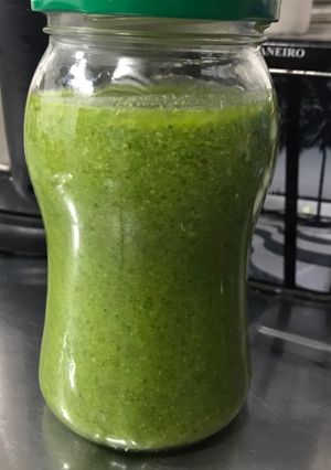 Una foto de Pesto de rúcula 🌱