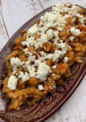 Une photo de Orzo à la méditerranéenne