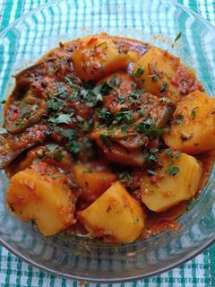 બટાકા રીંગણ નું શાક (Bataka Ringan Shak Recipe In Gujarati) રેસીપી મુખ્ય ફોટો