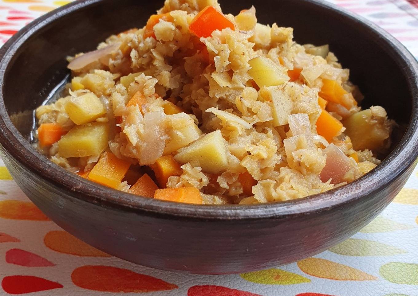 Guiso vegano de lentejas turcas partidas