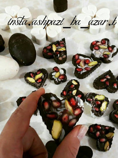 عکسی از دستور بارک شکلاتی انار و پسته، شکلات تخم مرغی، شکلات پشمکی
