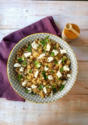 Une photo de Salade de quinoa, aubergines et feta
