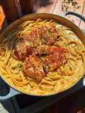Fettuccine con Salsa Alfredo y Pollo
