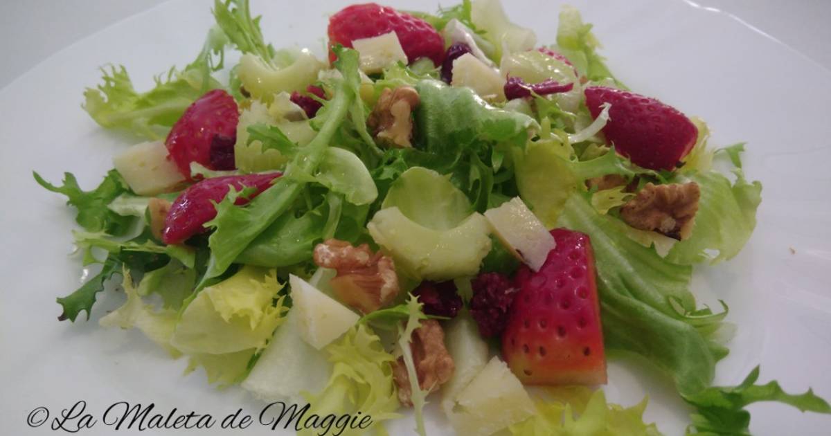 Ensalada De Escarola Con Fresas Y Nueces Receta De La Maleta De Maggie