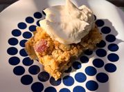 Una foto de crumble de pera avena