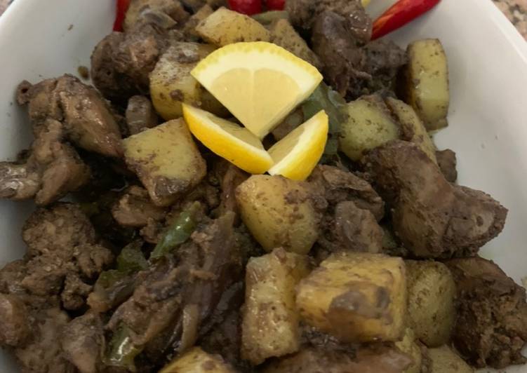 كبدة دجاج مع البطاطس والخضار