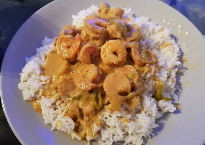 Recipe of Thomas Keller My Yellow Coconut Curried Chicken &amp; king Prawns. 😀