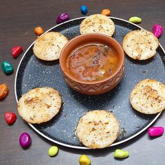 A picture of Masala sooji idli.