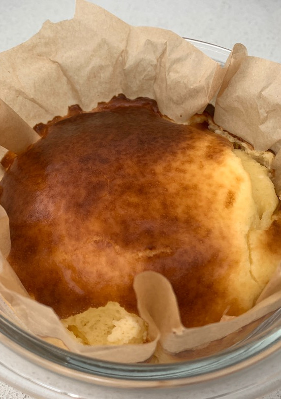Una foto de Tarta de queso fit en freidora de aire