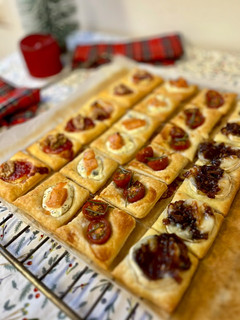Una foto de Canapés de Navidad fáciles, originales y listos en 15 minutos