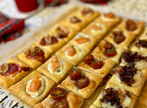 Una foto de Canapés de Navidad fáciles, originales y listos en 15 minutos