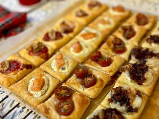 Canapés de Navidad fáciles, originales y listos en 15 minutos