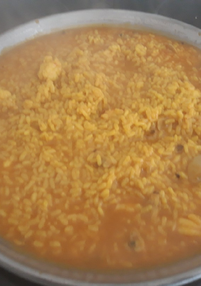 Una foto de Arroz caldoso con almejas y langostinos