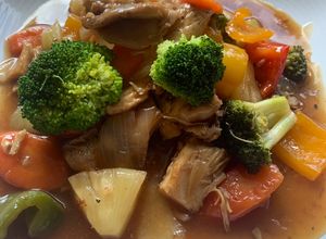 Una foto de Comida china Pollo agridulce con vegetales