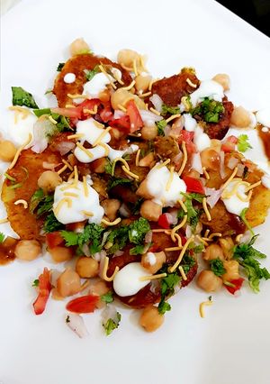 A picture of Aloo tikki chaat.