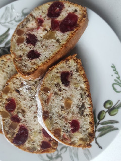 Gyümölcskenyér tojásfehérjéből recept fotója