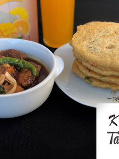 A picture of Semolina pancake with chicken and offal pepper soup.