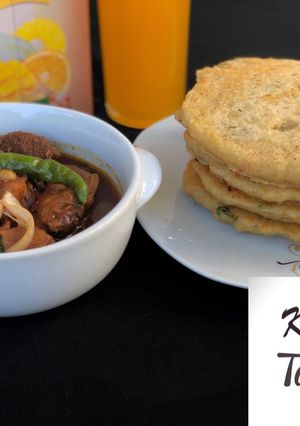 A picture of Semolina pancake with chicken and offal pepper soup.