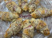 Una foto de croissant de hojaldre al horno