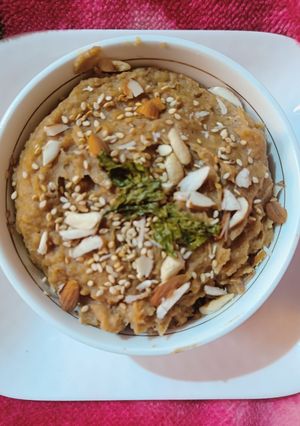 A picture of Singhara Sesame Halwa.