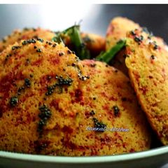 A picture of Beetroot dhokla in idli moulds.