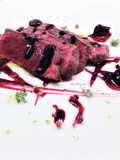 Tagliata di fassona con salsa di mirtilli