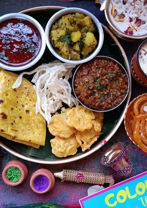 महाराष्ट्रीयन पुरणपोळी (Puranpoli recipe in marathi) रेसिपी चे मुख्य फोटो