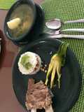 Caldo de costilla y arroz con lentejas guisadas