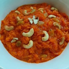 A picture of Papaya Halwa.