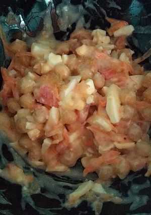 Una foto de Ensalada de garbanzos con huevo duro