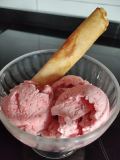 Una foto de Helado de fresa en Mambo