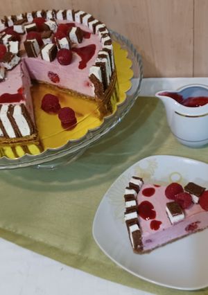 Málnás tejszínes túrós kindrer torta recept recept fotója