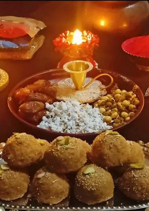 A picture of Magas laddu (besan laddu).