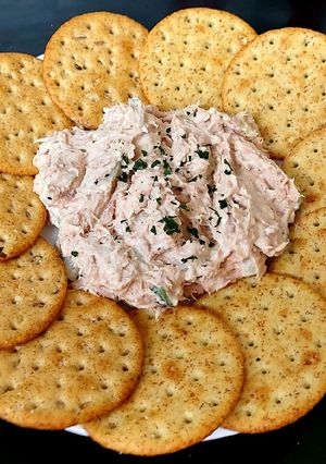 A picture of My Tuna Mix Dip with Wholemeal Crackers.