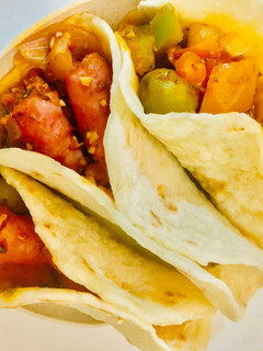 Una foto de 🌮TACOS🌮 CON MASA ESTILO RAPIDITAS Y RELLENO DE SALCHICHAS PARRILLERAS🌮