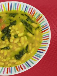 Una foto de Alubias blancas con Espinacas