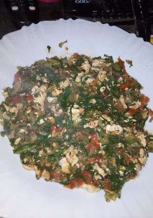 A picture of Fried Eggs mixed with spinach.