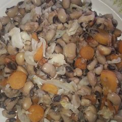 A picture of Black eyed beans salad.