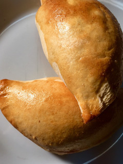 Una foto de Empanadas de pollo y champiñones 🥟🍄