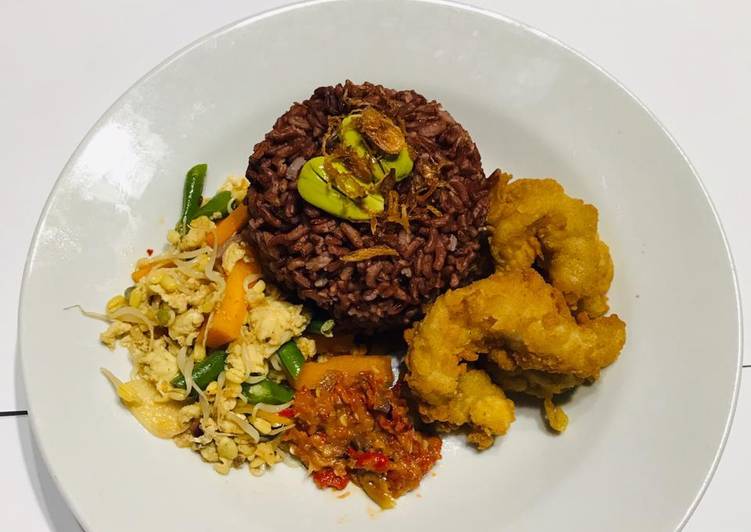 Nasi merah udang tepung with orak arik sambal trasi