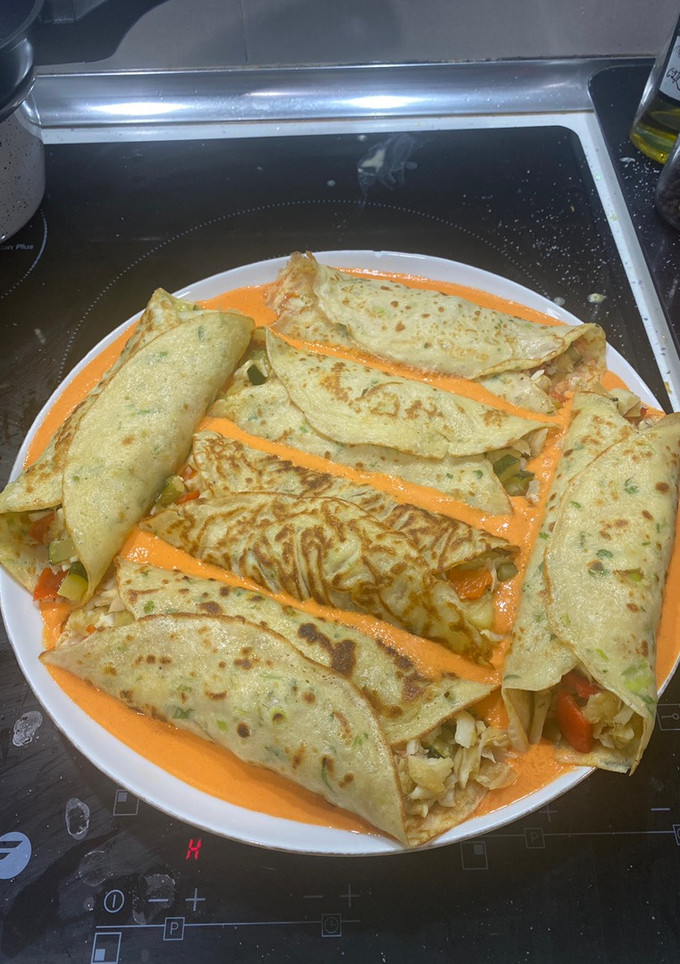 Una foto de Rollitos de perejil y cebollino relleno de verdura y bacalao