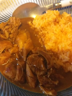 Una foto de Mole y arroz