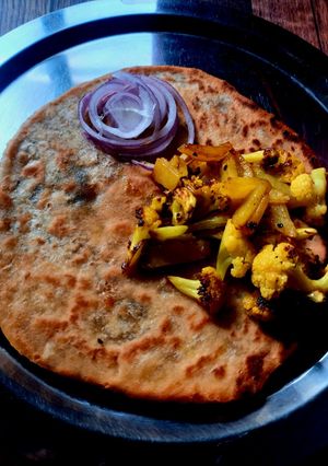 আলু ফুলকপি ভাজি(aloo fulkopi bhaja recipe in Bengali) রেসিপির প্রধান ছবি