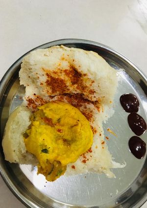 બોમ્બે વડાપાવ (Bombay Vadapav Recipe In Gujarati) રેસીપી મુખ્ય ફોટો