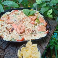 A picture of Farfalle creamy pasta.