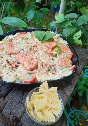 A picture of Farfalle creamy pasta.