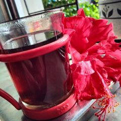 A picture of Hibiscus tea.