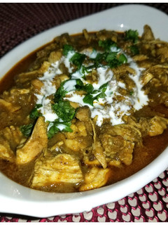 A picture of Instant Pot Pulled Chicken in Spinach gravy.