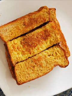 Una foto de Desayuno pan francés (french toast)